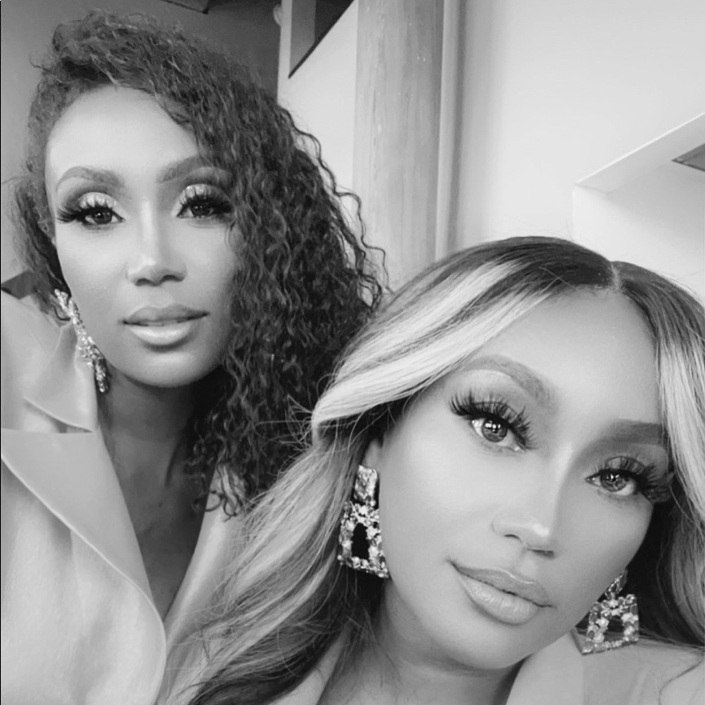 Meet your Poshers, FAYEGA!